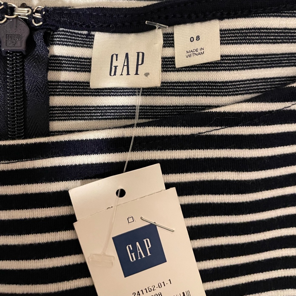 🆕 GAP Women's Striped Fit & Flare Skater Dress with Cap Sleeves 8 - Picture 11 of 16